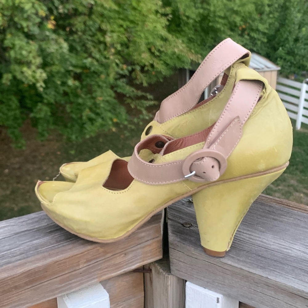 CHANII B  GREEN YELLOW  HEELED SANDALS